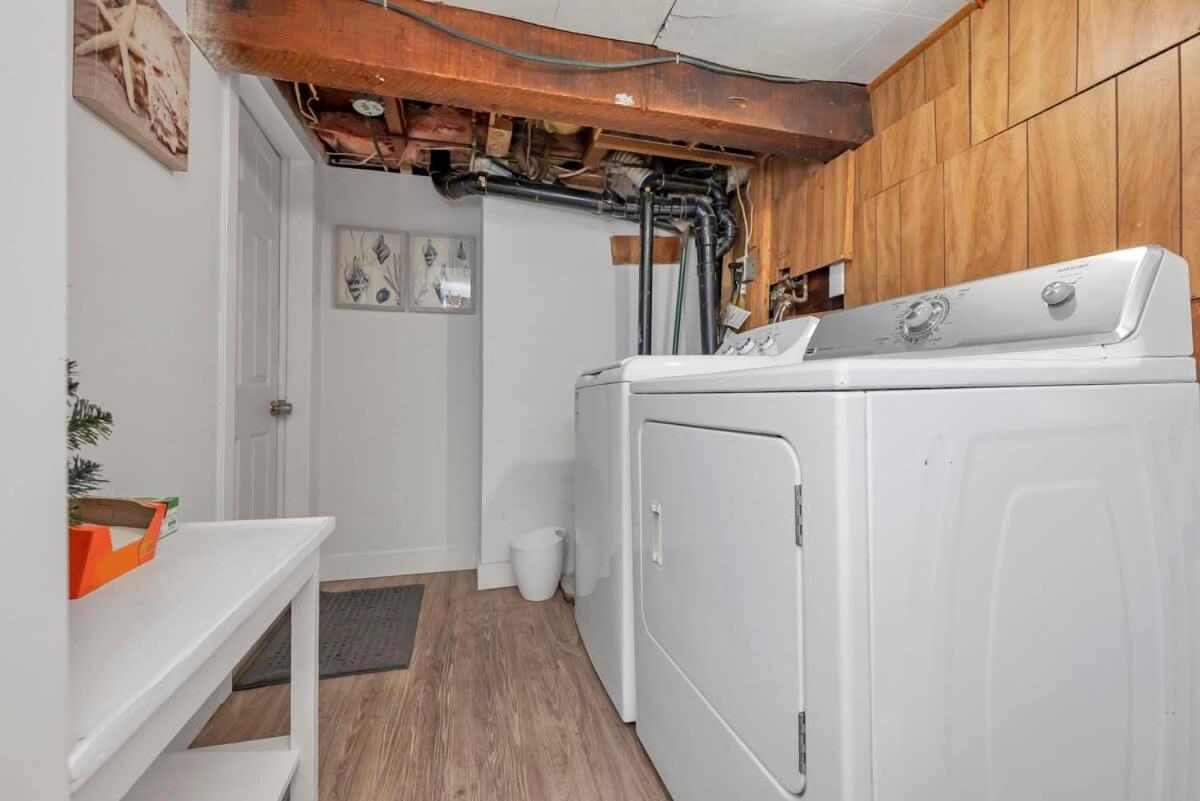 Quaint 1 Bedroom Lower Suite In Victoria, Bc מראה חיצוני תמונה