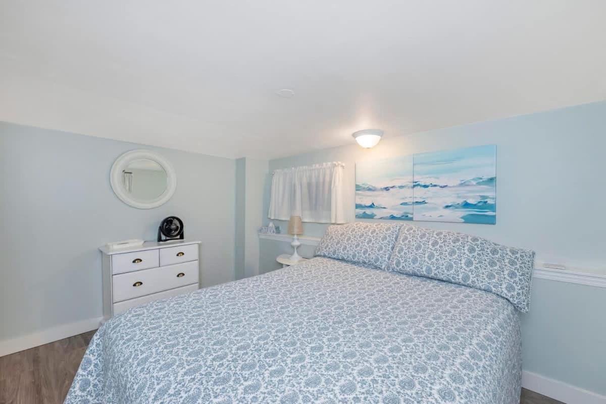 Quaint 1 Bedroom Lower Suite In Victoria, Bc מראה חיצוני תמונה