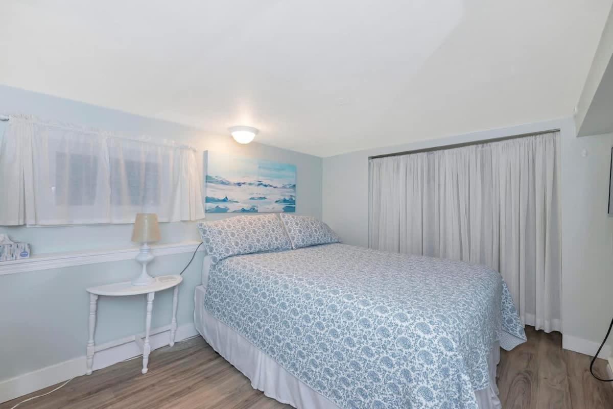 Quaint 1 Bedroom Lower Suite In Victoria, Bc מראה חיצוני תמונה