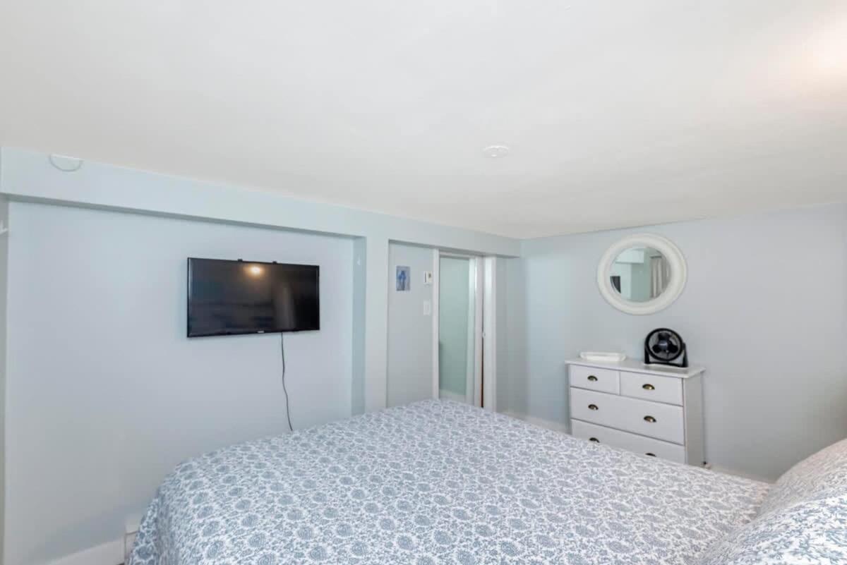 Quaint 1 Bedroom Lower Suite In Victoria, Bc מראה חיצוני תמונה